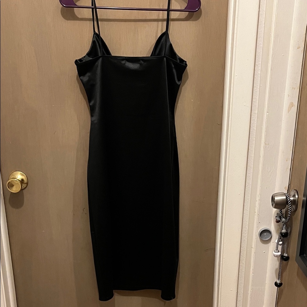 Popular 21 Black Satin Midi Dress - Picture 3 of 3